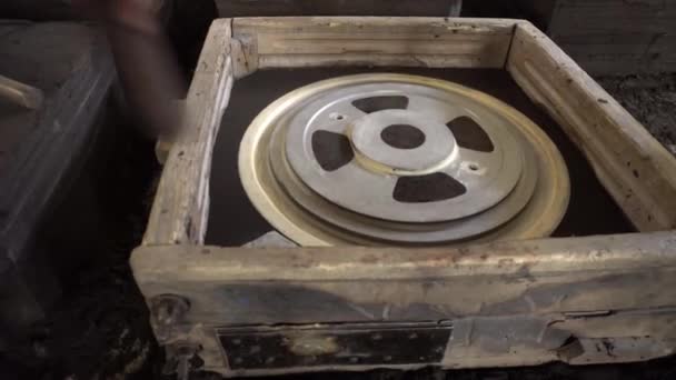 알루미늄 주조를 만드는 — 비디오