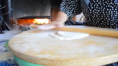 Köyde Ev Yapımı Ekmek Yapımı