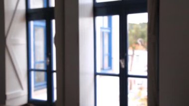 Eski evin mavi pencereleri