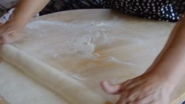 Производство Домашнего Хлеба Деревне — стоковое видео