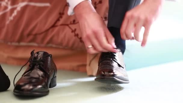 Male Tying Shoe Laces Shiny Black Glossy Formal Shoes — ストック動画
