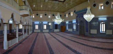 Müslümanların namaz kıldığı tarihi cami