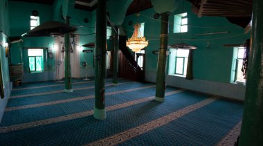 Müslümanların namaz kıldığı tarihi cami