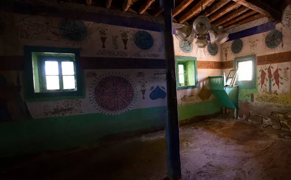 Müslümanların namaz kıldığı tarihi cami