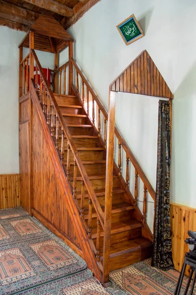 İmamın ibadet için gelenlere hitap ettiği kürsü.