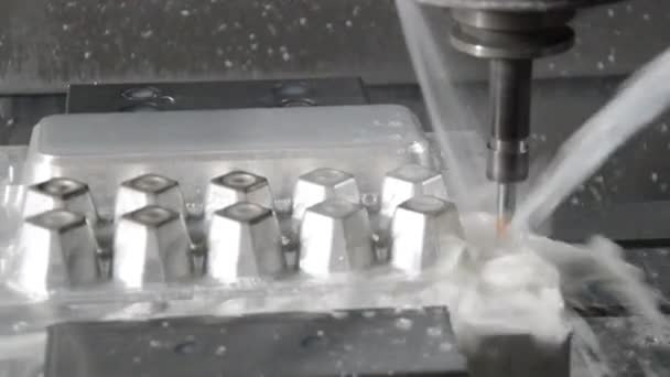 現代Cnc機械は金属と作動します — ストック動画