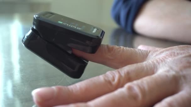 Special Device Measuring Heart Rate — Stock Video