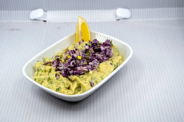 Patates, soğan ve lahana ile yapılan aperatif.