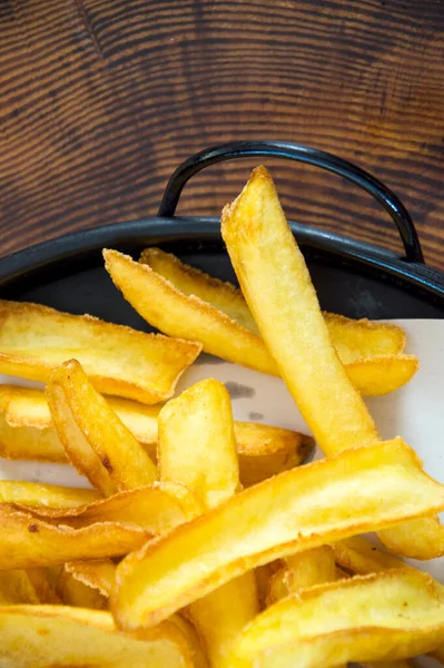 Lezzetli peynirli burger ve patates