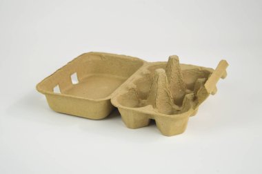 Yumurta kağıt karton beyaz arka plan üzerinde izole