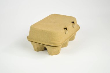 Yumurta kağıt karton beyaz arka plan üzerinde izole