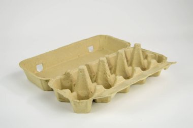 Yumurta kağıt karton beyaz arka plan üzerinde izole