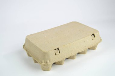 Yumurta kağıt karton beyaz arka plan üzerinde izole
