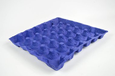 Yumurta kağıt karton beyaz arka plan üzerinde izole