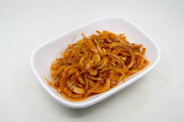 Kırmızı biberli fırında soğan, Türk aperatifi.