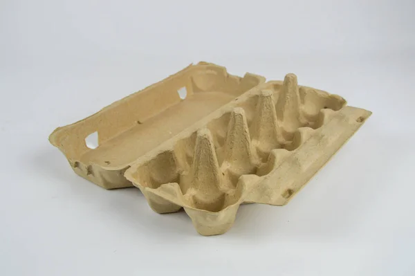 Yumurta kağıt karton beyaz arka plan üzerinde izole