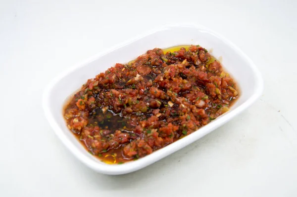 用西红柿 欧芹和胡椒做的辛辣的土耳其开胃菜 — 图库照片