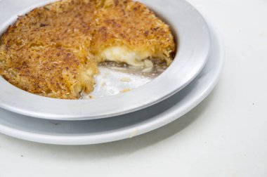 Bıçak ya da knafeh - geleneksel Türk tatlısı