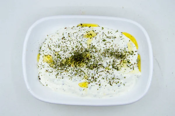 Turkish Appetizer Made Yogurt Garlic Olive Oil Dried Mint — Stock Photo, Image