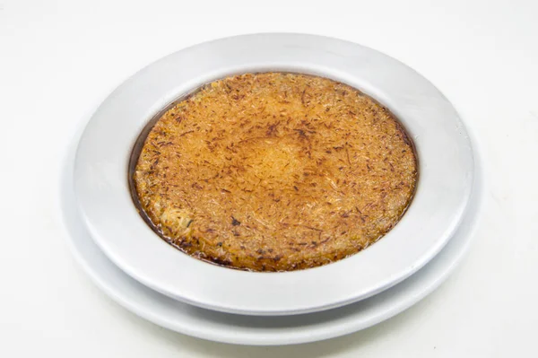 Bıçak ya da knafeh - geleneksel Türk tatlısı