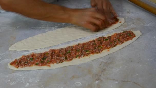 Male Baker Makes Turkish Pizza — Video Stock