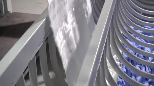 Havlu Dikme Kesme Makinesi Fabrikada Çalışıyor — Stok video