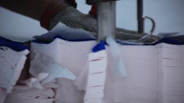 Tekstil Fabrikası İnsanları Dikiş Dikiyor