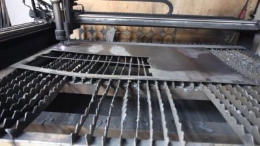 Metal Sayfanın kıvılcımlı CNC Lazer Kesimi