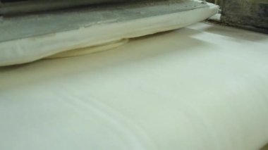 Ekmek yapma sürecindeki makineler