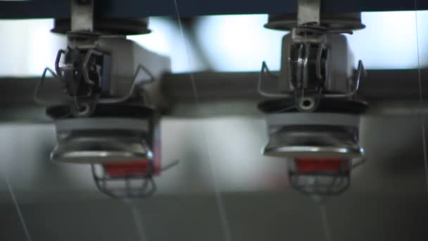 Kumaş Örmek Tekstil Fabrikasında Makine Yapmak — Stok video