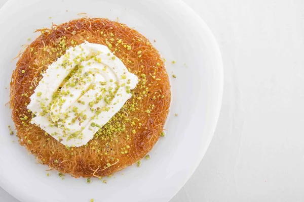 Geleneksel Türk tatlı künefe