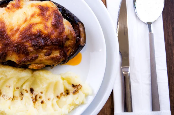 Türk yemekleri tencerede pişiyor