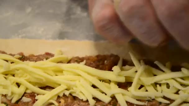 Türkische Pizza Mit Hackfleisch Und Käse — Stockvideo