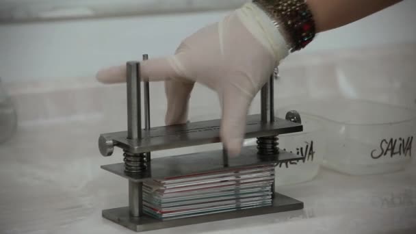織物工場の実験室の生地のテスト — ストック動画