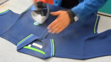 Tekstil Fabrikasında İşçi Elleri