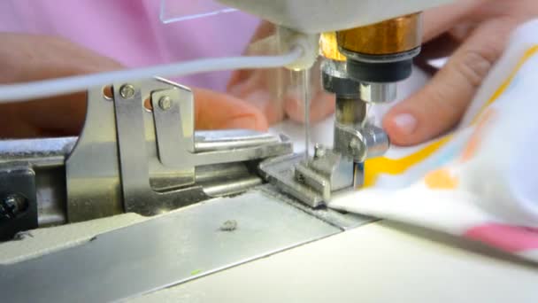 工場の生地の縫う機械 — ストック動画