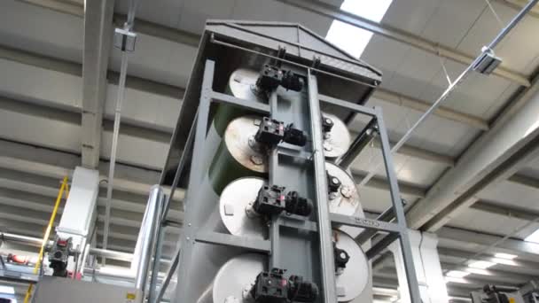 Tekstil Fabrikasında Kumaş Boyayan Makinelerin Hava Görüntüleri — Stok video