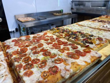 Bir paket servis dükkanında Arjantin pizzası. Yüksek kalite fotoğraf