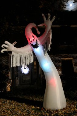 Bexley Ohio 29 Ekim 2023 Renkli mahalle Cadılar Bayramı Dekorasyonu.