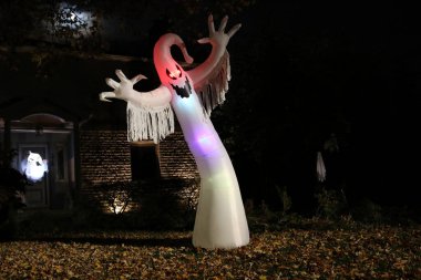 Bexley Ohio 29 Ekim 2023 Renkli mahalle Cadılar Bayramı Dekorasyonu.