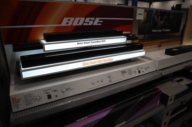 Columbus Ohio 5 Aralık 2023 Bose Ses Çubuğu hoparlörleri sergileniyor,