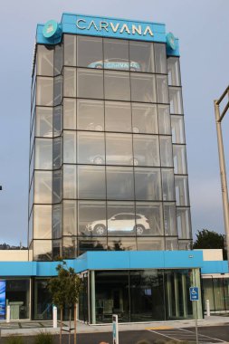 San Francisco CA 2 Haziran 2023 Carvana Otomobil Şirketi otomobil satışlarını desteklemek için otomat konseptini kullanır..
