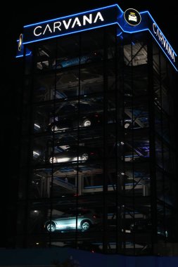 San Francisco CA 2 Haziran 2023 Carvana Otomobil Şirketi otomobil satışlarını desteklemek için otomat konseptini kullanır..