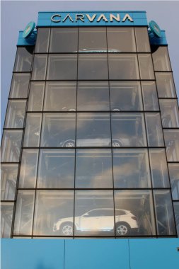 San Francisco CA 2 Haziran 2023 Carvana Otomobil Şirketi otomobil satışlarını desteklemek için otomat konseptini kullanır..