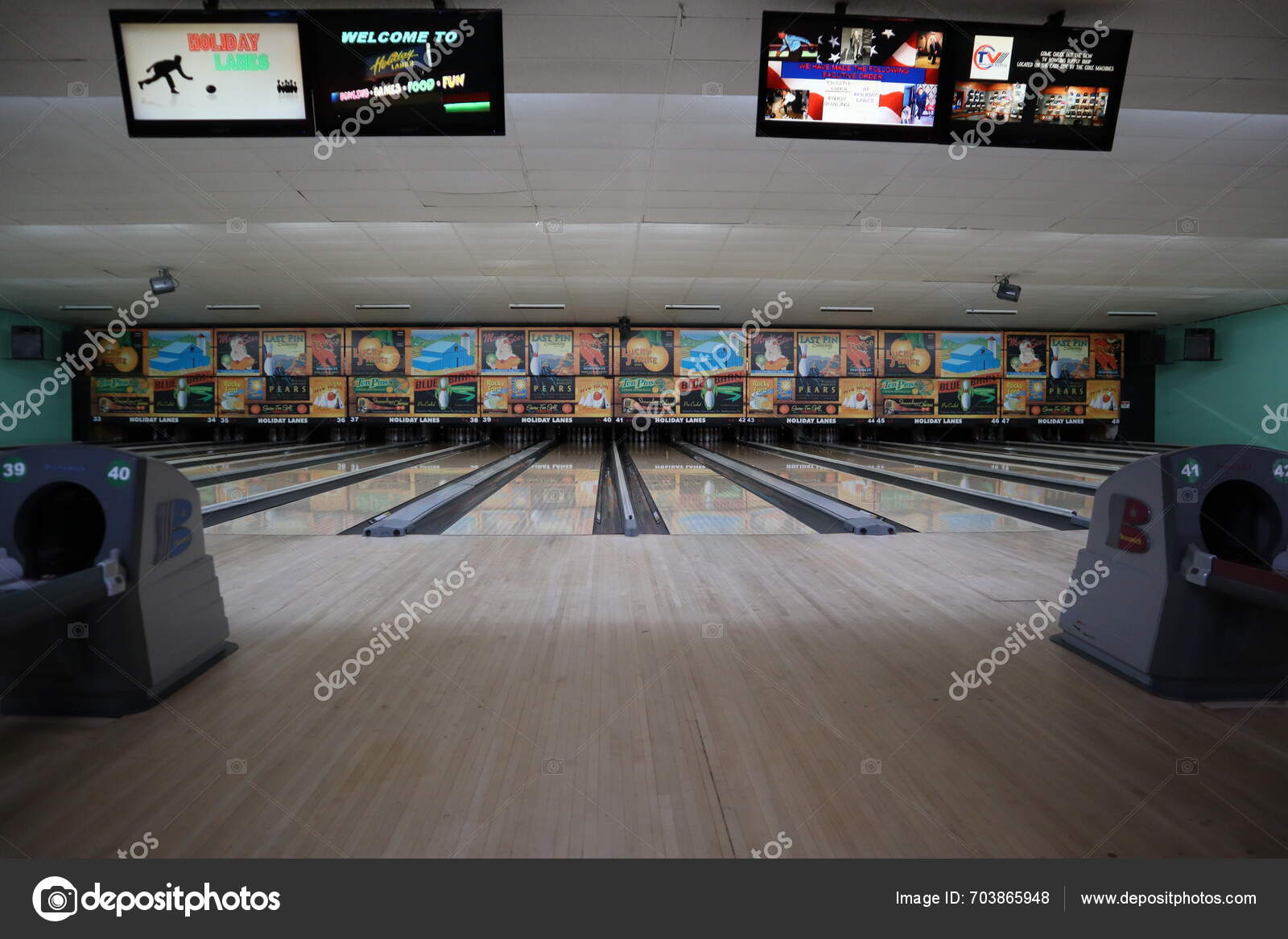 Lexington January 2024 Open Lanes Local Bowling Alley — Stock Editorial