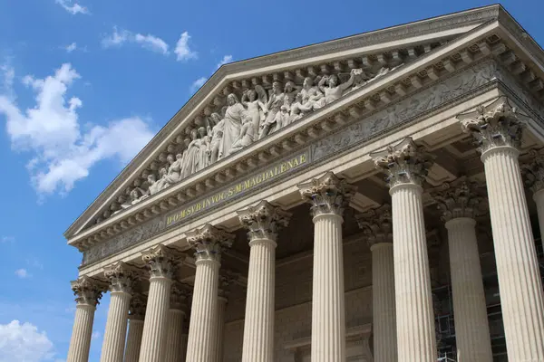 Paris Fransa Temmuz, 10.2023 Pantheon büyük Fransız vatandaşlarının kalıntıları için bir depo olarak hizmet veren sivil bir bina. Ayrıca ünlü şovmen Josephine Baker 'ın da ebedi istirahatgahı..