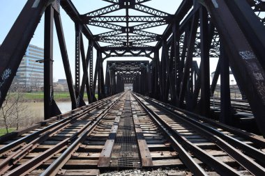 Columbus Ohio 29 Mart 2024 NW Demiryolu Rayları Şehir Merkezi