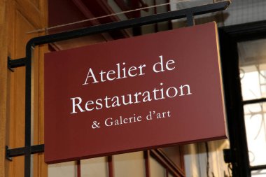 Paris Fransa Temmuz 08, 2023Atelier de Restauration mobilya restorasyonu ve güzel sanatlar için yüksek kaliteli hizmet sunmaktadır..