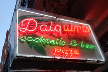 New Orleans Los Angeles 14 Şubat 2025 Bourbon Caddesi 'ndeki Donmuş Daiquiri Bar New Orleans' ın Fransız Mahallesi.