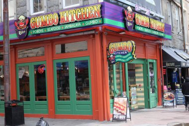 New Orleans Los Angeles 14 Şubat 2025 Renkli Gumbo Kitchen ziyaretçileri New Orleans Canal Street 'te otantik mutfağa davet ediyor. 